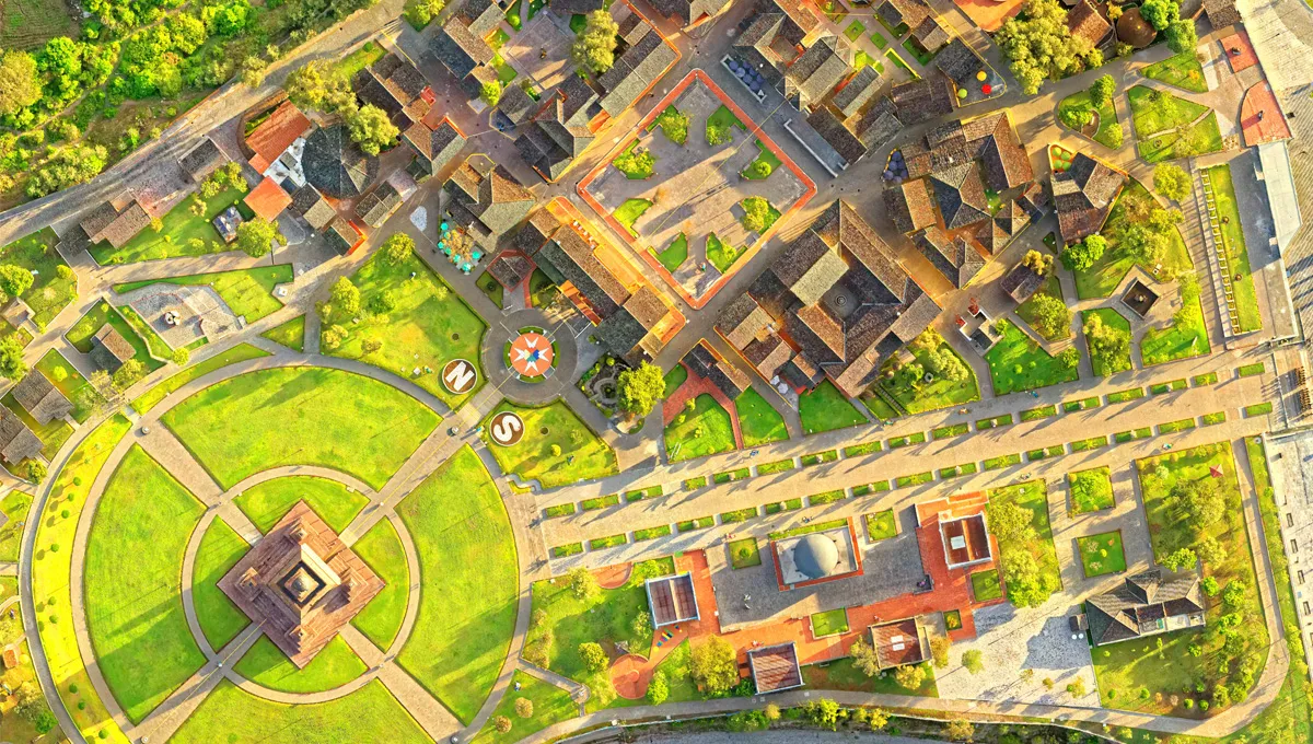 A bird'seye view for a greeen cityscape.